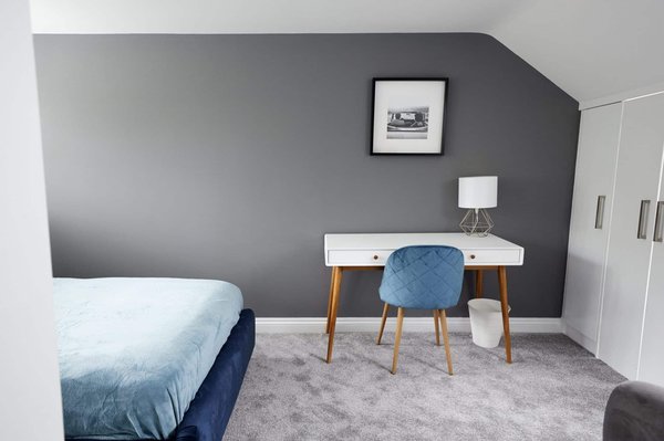 Quels sont les meilleurs outils pour effectuer un suivi des conversions sur un site de réservation d'hôtels?